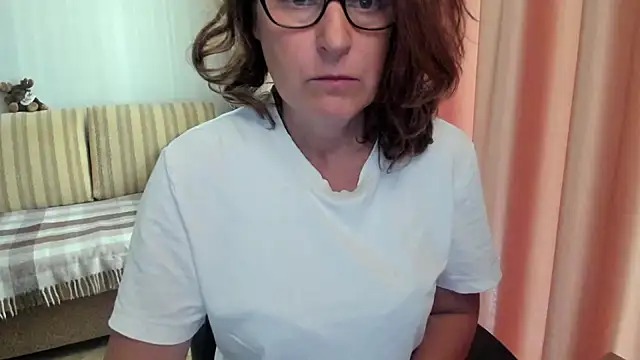 Snapshot of lauraoven chatting on July 29, 6:55 am lauraoven online show from July 29, 6:55 am
