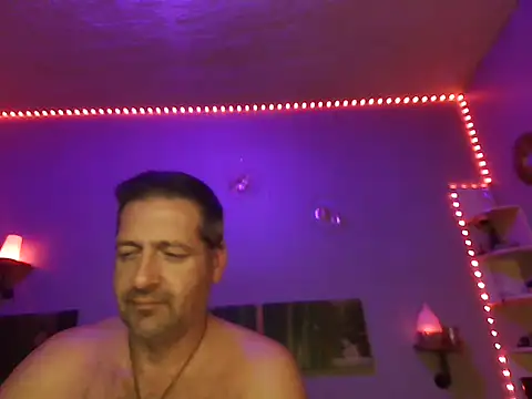 matrikes1 online show from December 6, 7:45 pm