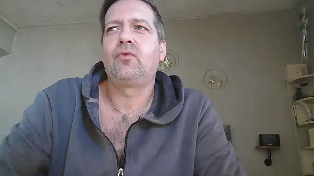 Snapshot of matrikes1 chatting on March 1, 11:12 am matrikes1 online show from March 1, 11:12 am