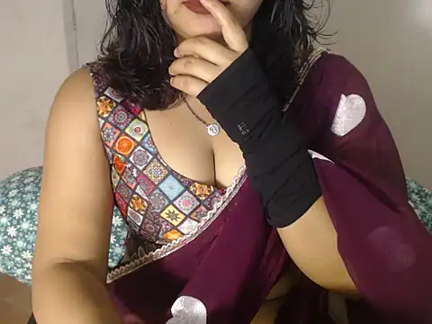 Snapshot of Open_Heart_Lennon chatting on December 4, 4:33 am Open Heart Lennon online show from December 4, 4:33 am