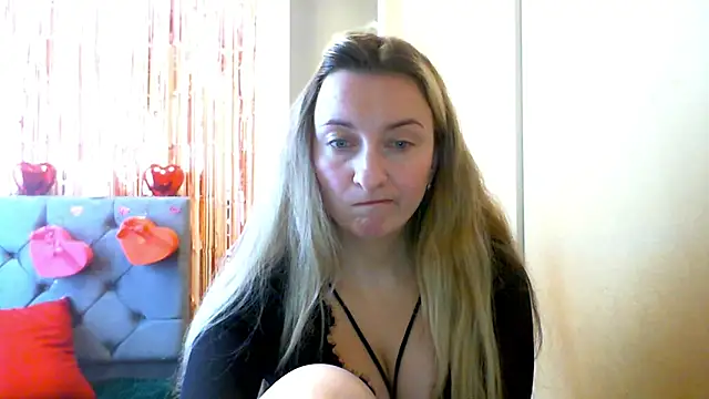 SusanCurt online show from February 17, 12:01 pm