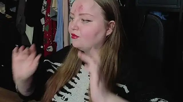 EMMA  CONNOR online show from December 5, 9:00 pm