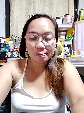 Snapshot of asianwet4u chatting on February 6, 1:21 pm asianwet4u online show from February 6, 1:21 pm
