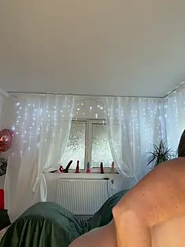 Snapshot of Alimela chatting on April 1, 1:52 pm Alimela online show from April 1, 1:52 pm