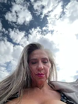 Snapshot of Alimela chatting on April 13, 11:59 am Alimela online show from April 13, 11:59 am