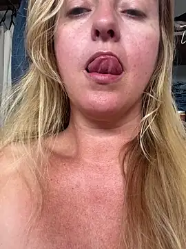 moniquerainx online show from April 8, 7:14 pm