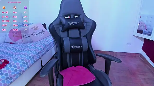 esmeralda milf online show from March 17, 8:51 pm