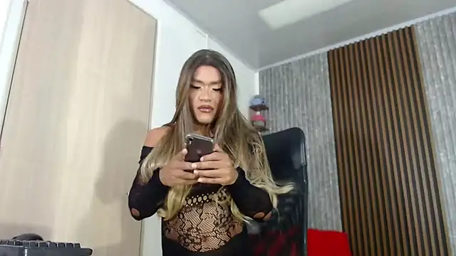 SARA TS FOX online show from January 16, 9:19 pm