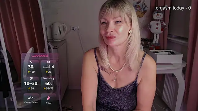 Snapshot of JuliaVilnet chatting on December 16, 5:17 am JuliaVilnet online show from December 16, 5:17 am