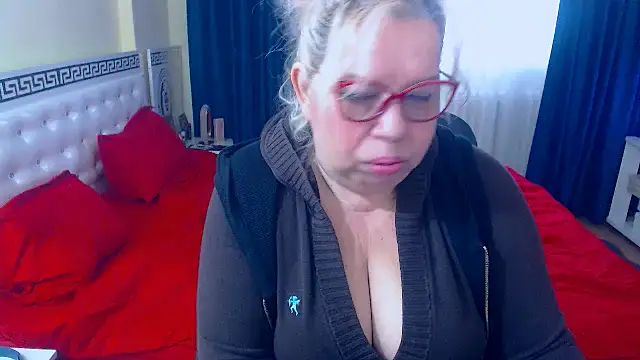 SonyaHotMilf online show from December 17, 9:37 am