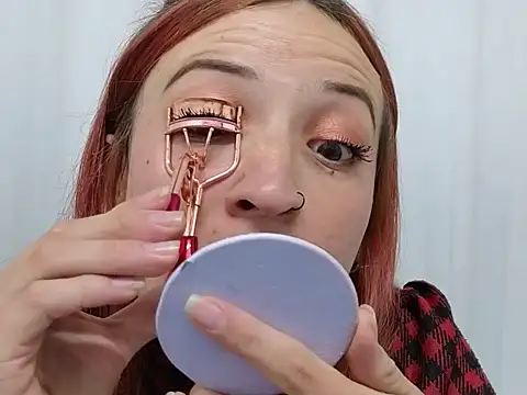 ninaa fox online show from October 8, 4:04 pm