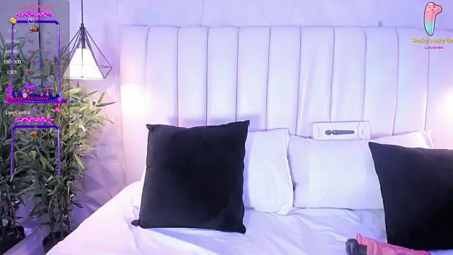 Snapshot of naughty_flower18 chatting on December 21, 11:02 pm naughty flower18 online show from December 21, 11:02 pm