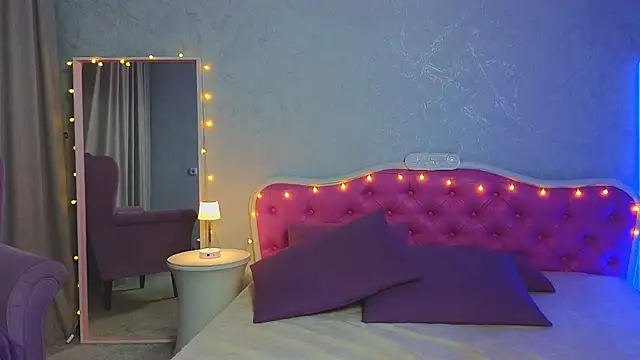 Ariana Petite online show from January 27, 12:01 am