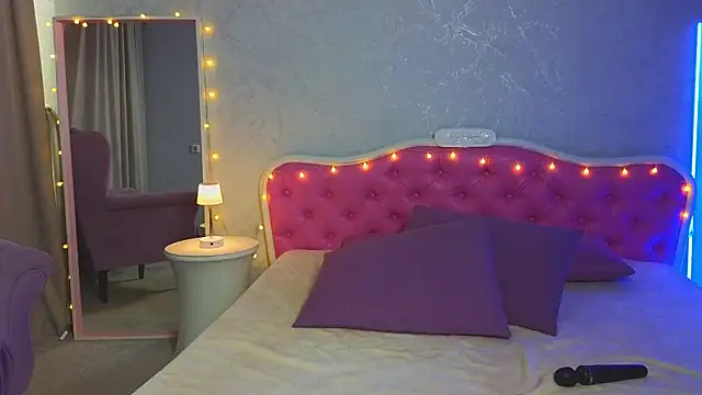 Ariana Petite online show from January 29, 5:30 am