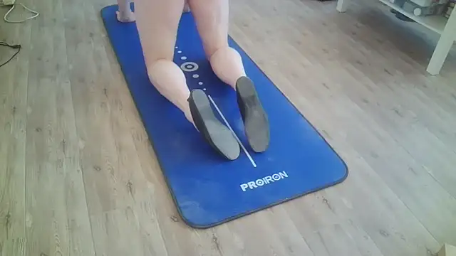 Snapshot of theSecretBallerino chatting on November 10, 4:00 am theSecretBallerino online show from November 10, 4:00 am