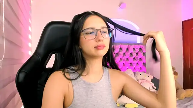 Luniverse online show from December 4, 8:28 pm