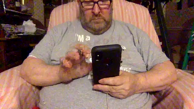 Snapshot of Drwhocares chatting on April 17, 7:06 pm Drwhocares online show from April 17, 7:06 pm