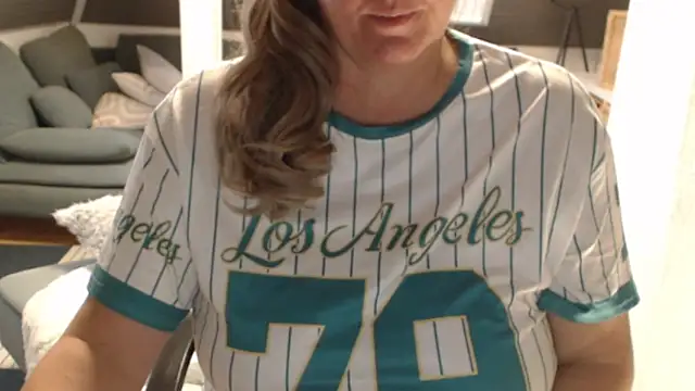 KimMitchelli online show from February 24, 11:41 am