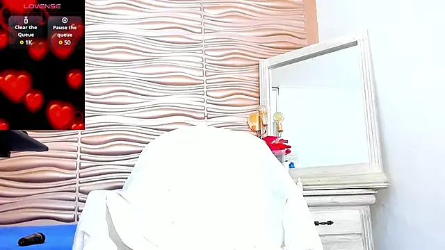 mia pineda online show from February 24, 9:41 pm