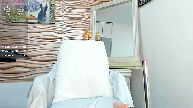 mia pineda online show from February 26, 8:02 am