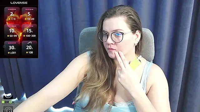 KellyKleine online show from March 4, 8:13 am