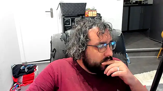 Snapshot of bears549a chatting on December 12, 9:48 pm bears549a online show from December 12, 9:48 pm