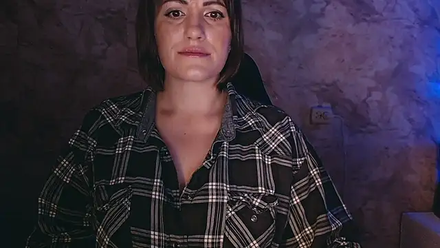 Snapshot of _letty_ chatting on December 28, 12:04 am  letty  online show from December 28, 12:04 am