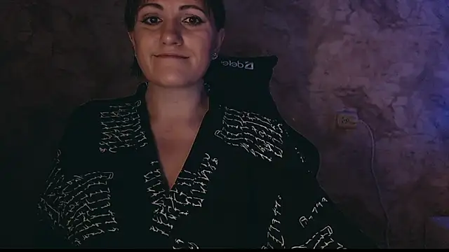 Snapshot of _letty_ chatting on March 12, 1:36 am  letty  online show from March 12, 1:36 am
