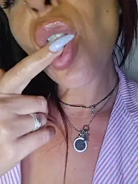 allyson22andy online show from April 13, 9:09 pm