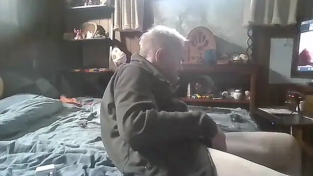 Snapshot of Makowboy chatting on June 8, 12:03 am Makowboy online show from June 8, 12:03 am