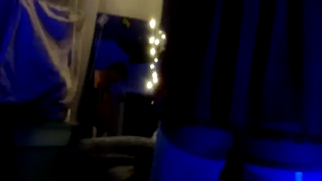 Snapshot of lickthecat chatting on October 28, 6:17 am lickthecat online show from October 28, 6:17 am