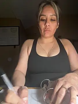 Aw ThROAt9 online show from May 6, 5:35 am