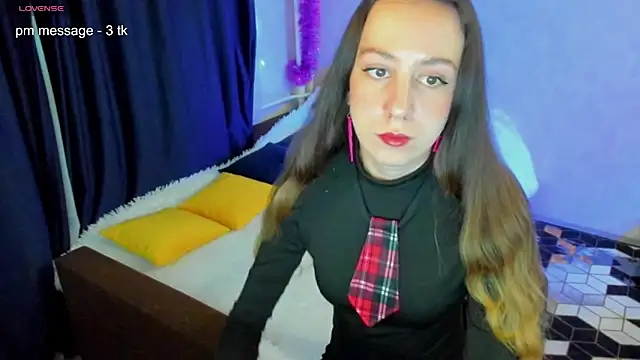 CurlySteph online show from March 9, 5:28 pm