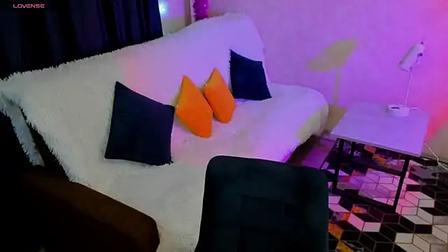 CurlySteph online show from March 20, 7:57 pm