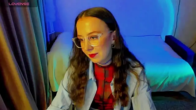 CurlySteph online show from June 7, 7:28 pm