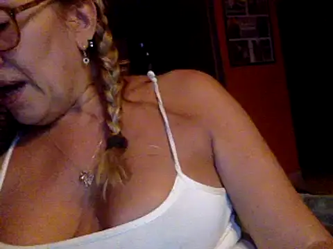 Snapshot of camelia3 chatting on February 1, 11:48 pm camelia3 online show from February 1, 11:48 pm