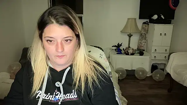 magicsparkles online show from December 4, 1:36 am