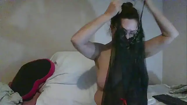 Hottie-Mom online show from December 4, 8:45 am