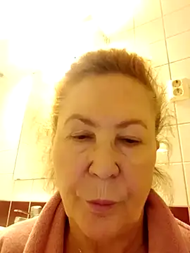 Hottie-Mom online show from October 13, 8:25 am