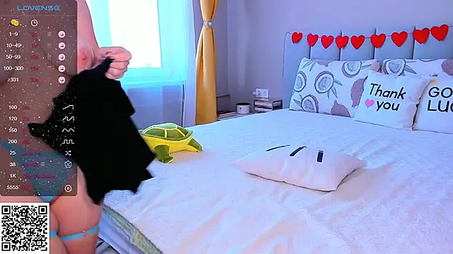 Snapshot of alishauki chatting on February 25, 1:39 pm alishauki online show from February 25, 1:39 pm