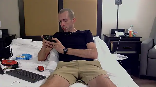 Snapshot of smokenstrokex chatting on April 4, 4:48 pm smokenstrokex online show from April 4, 4:48 pm