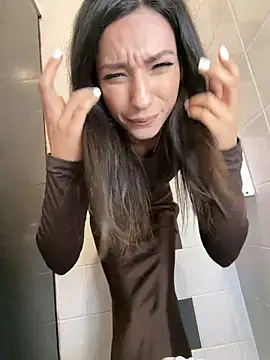  MiaQueen  online show from December 22, 8:28 pm