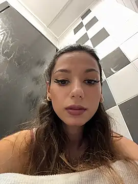 Snapshot of _MiaQueen_ chatting on June 24, 10:31 pm MiaQueen online show from June 24, 10:31 pm