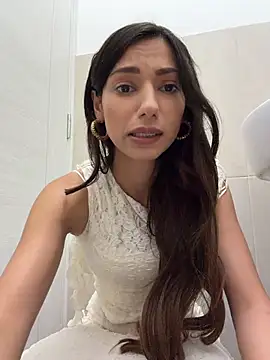 Snapshot of _MiaQueen_ chatting on July 16, 10:38 pm MiaQueen online show from July 16, 10:38 pm