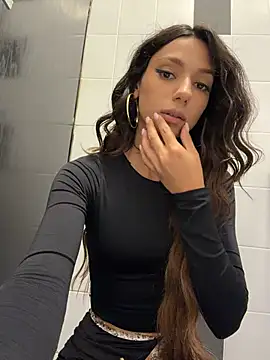 Snapshot of _MiaQueen_ chatting on July 30, 9:25 pm MiaQueen online show from July 30, 9:25 pm