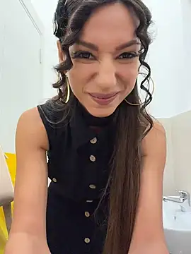 Snapshot of _MiaQueen_ chatting on July 31, 8:41 pm MiaQueen online show from July 31, 8:41 pm