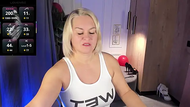 YolandaKiss online show from November 3, 8:21 pm