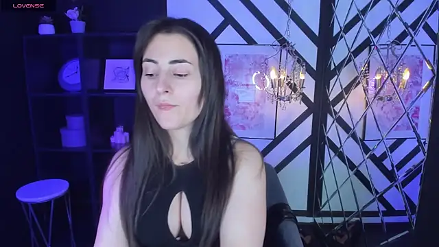 KylieMellow online show from March 1, 8:45 am