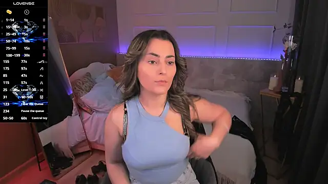 KylieMellow online show from July 12, 5:53 am