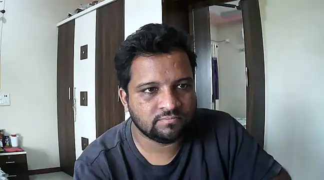 Snapshot of dhruv_love chatting on December 3, 11:01 am dhruv love online show from December 3, 11:01 am